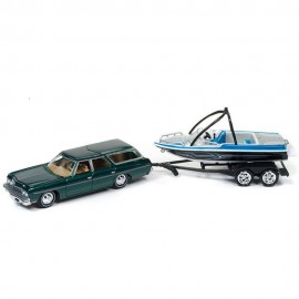 Carro Johnny Lightning Gone Fishing - Chevy Caprice Green W/ Boat Jlbt004b  - Ano 1973 - Escala 1/64